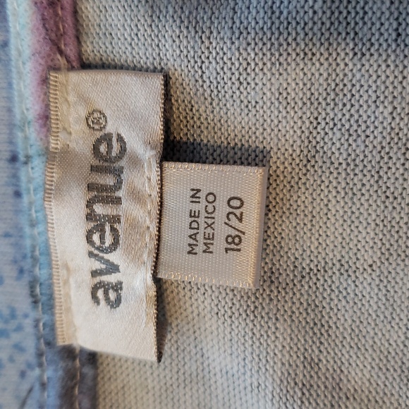 Avenue Long Sleeve Tee Shirt - Picture 6 of 8